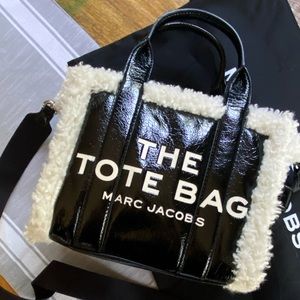 🖤NEW- Marc Jacobs Crinkle Leather shearling mini tote - pristine condition🖤